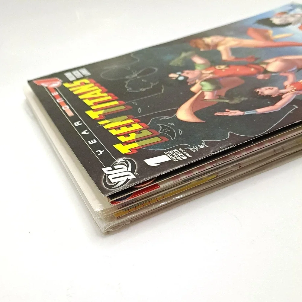 Lot of 7 DC Comics Comic Book Lot Mix Flash Superman Catwoman Teen Titans Azrael